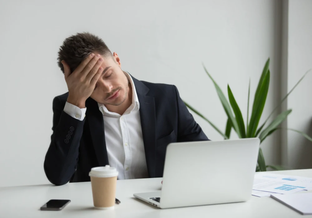 Tegn på utbrenthet på arbeidsplassen